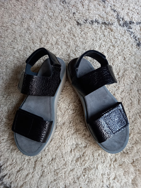 LOFINA black patent platform