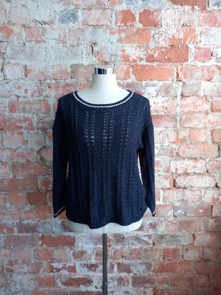 JAQUELINE de JONG navy knit with white trim